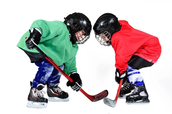 Pojke Spela Ishockey Lite Hockeyspelare Isolerad Vit Bakgrund — Stockfoto