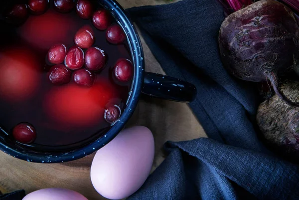 Pintura Casera Huevos Pascua Con Colorantes Naturales Remolacha Arándanos — Foto de Stock