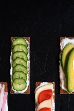 Bütün tahıl çavdar crispbread sağlıklı farklı çavdar sandviç. Sağlıklı beslenme kavramı