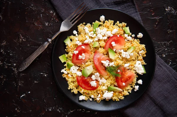 Insalata Bulgur Fresca Con Pomodori Avocado Ricotta Insalata Vegetariana Con — Foto Stock