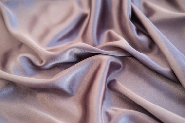 Pembe kumaş kadar kapatın. Mor gümüş kumaş dalgalar atılır