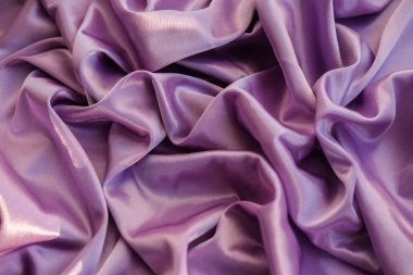 Pembe kumaş kadar kapatın. Mor kumaş dalgalar atılır. Fuchs