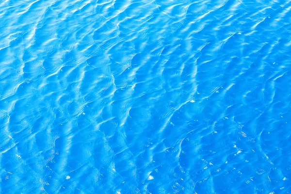 Glänzend Blau Gewellte Wasseroberfläche Wellig Hintergrund Hintergrund — Stockfoto