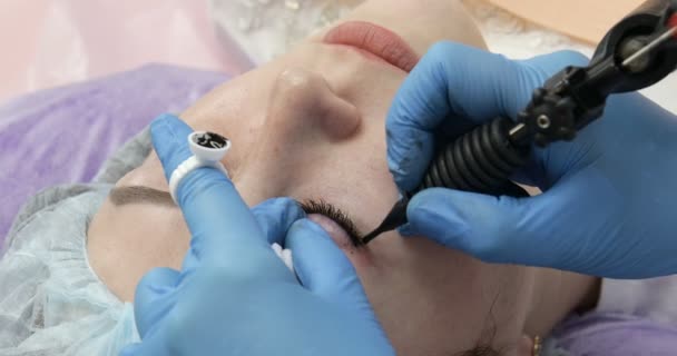 Permanent Makup Ansikte Kvinna Med Ögonlocket Tatuering Spa Skönhetssalong — Stockvideo