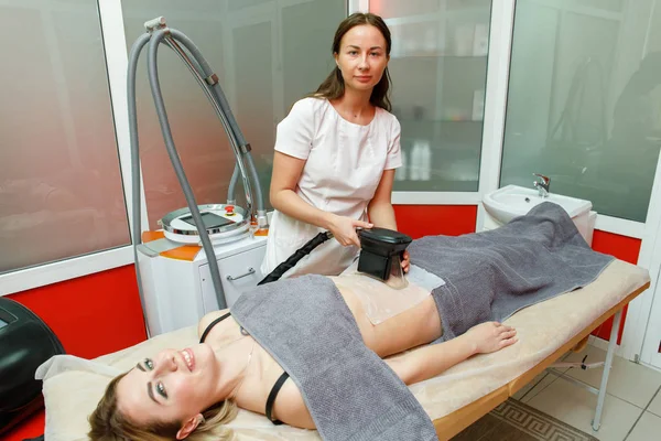 Cryolipolysis yağ dondurma tedavisi. Kilo kaybı ve zayıflama prosedürü