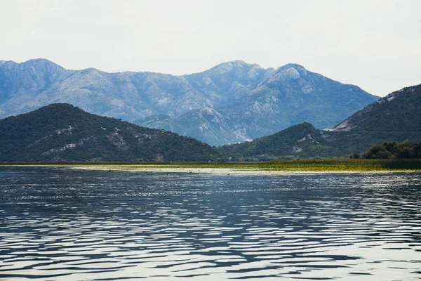 Parque Nacional Lake Skadar em Montenegro. Vistas de mauntains — Fotografia de Stock