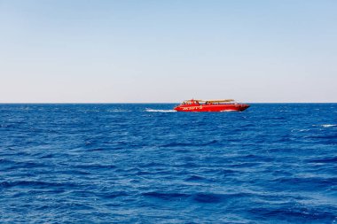 Petrovac, mongol - 14 Eylül 2019: Akdeniz gezisinde turistik tekne