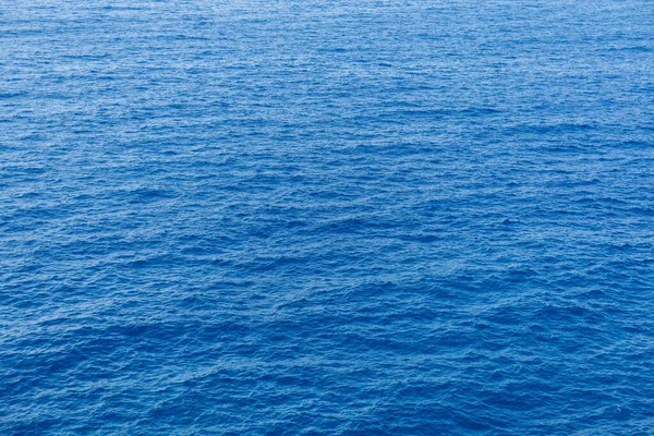 Surface bleue de la mer avec vagues vue aérienne — Photo