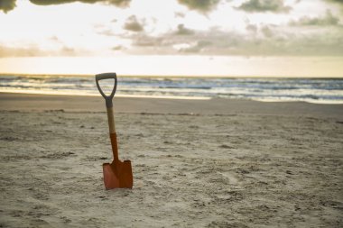 plajın kumları kürek
