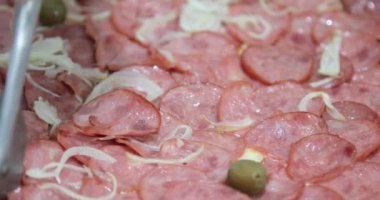 kesme pizza detayları ile birkaç parçaya