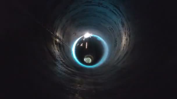 Soudage tube métallique étincelle feu — Video