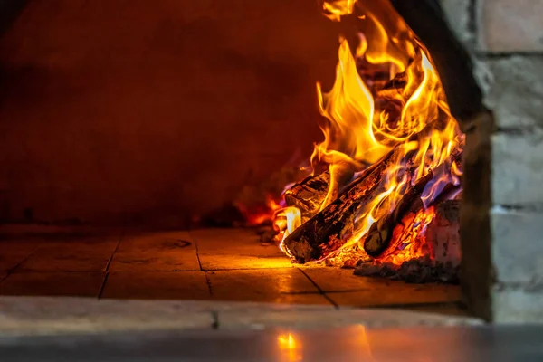 açıklama için alan ile süper sıcak ve güzel ahşap fırın