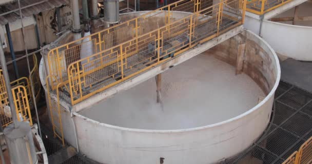 Dorna of industrial fermentation in a sugar cane plant for the production of alcohol — Stock Video