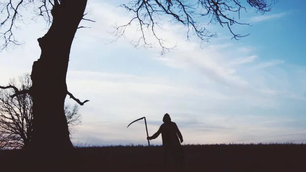 yumuşak odak. Azrail günbatımı siluet. ölüm kavramı.