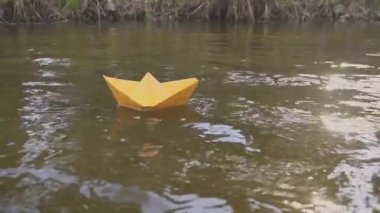 bluei kağıt üzerinde su yelken yelkenli. Nehir,