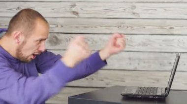 bir futbol maçı internet ortamında adam - futbol fan, saatler