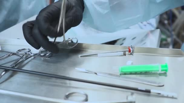 Acercamiento Del Abdomen Del Paciente Instrumento Médico Durante Operación Laparoscópica — Vídeos de Stock
