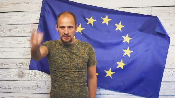 Εθνικών στρατιωτικών δυνάμεων με σημαία επάνω σε φόντο εννοιολογική σειρά - Ευρωπαϊκή Ένωση - ΕΕ — Αρχείο Βίντεο