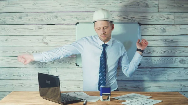 Dacing man in a suit with a security helmet. Concept on success in the construction business. — Stock Photo, Image