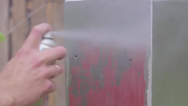 Street Art művész felhívja üveg spray festékkel. Az utcai festészet művészete. Művészetet létrehozása folyamatban Art — Stock videók
