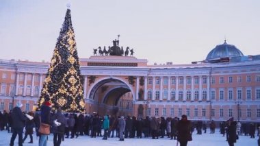 Saint-Petersburg ' a. Rusya. 01.01.3019 Saray Meydanı. Noel ağacı. Yeni yıl