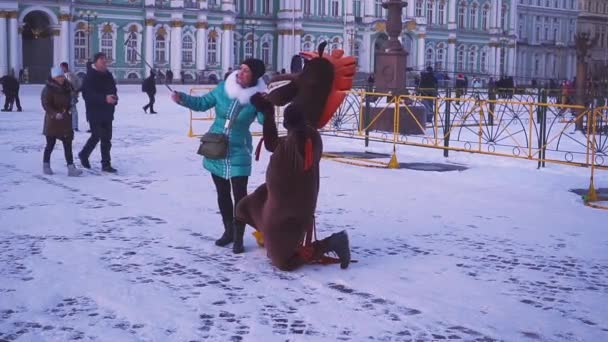 Saint-Petersburg. Oroszország. 01.01.3019 palota téren. Karácsonyfa. Újév — Stock videók