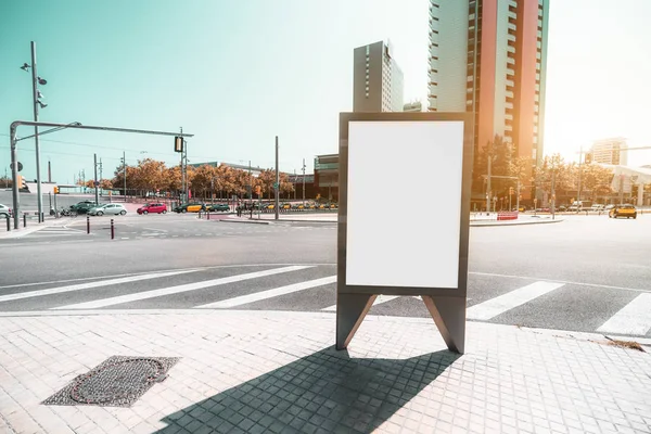 Açık Boş Bilgi Yönetim Kurulu Yer Tutucu Bir Yol Kavşağı — Stok fotoğraf