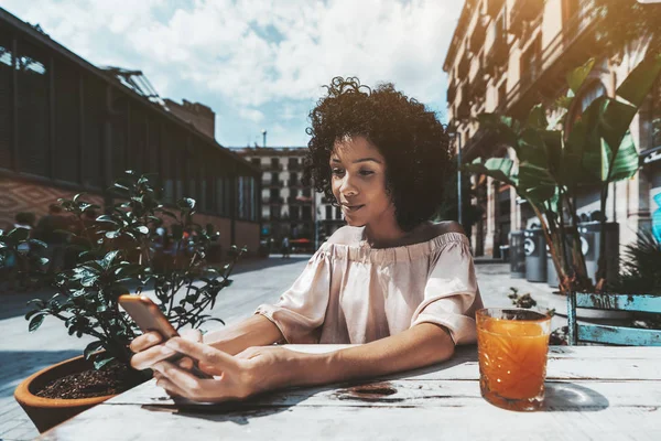 Pensive Curly Hair African American Girl Street Bar Reading Feed — Stock Photo, Image