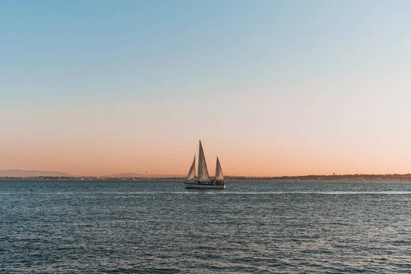 Sailing ship and sea during a sunset — Stock Photo, Image