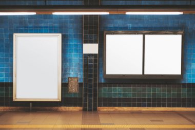 Bir metro boş posterler mockup