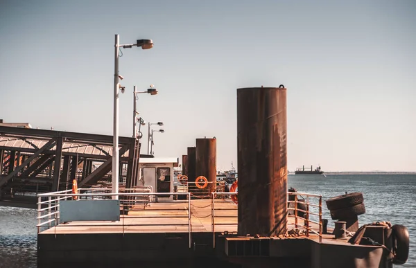 Empty landing pier — Stock Photo, Image