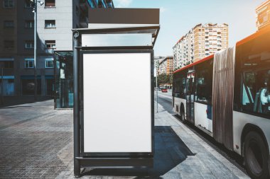 Otobüs durağından poster mockup
