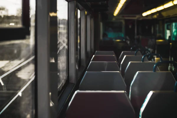 Intérieur du train de banlieue européen — Photo