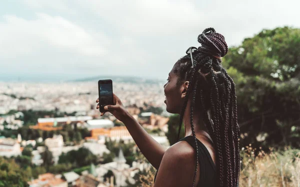 Black girl is taking photo outdoors — Stock Photo, Image