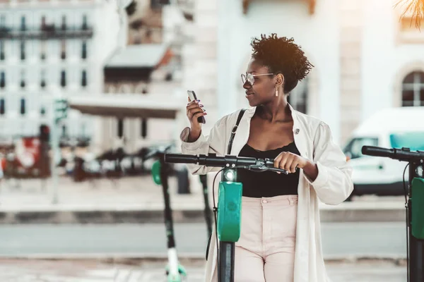 A girl activating electric scooter — Stock Photo, Image