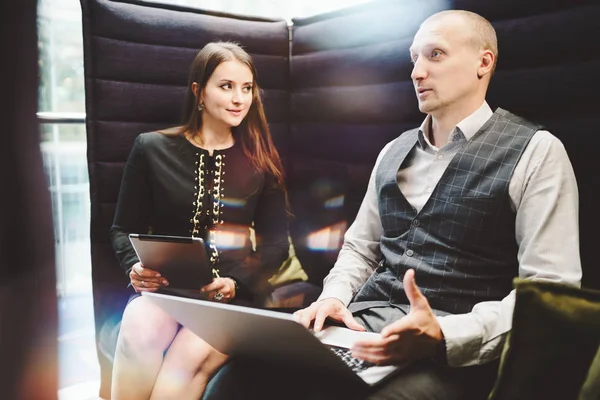 Zakelijke bijeenkomst van twee collega's — Stockfoto