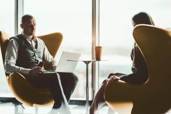 Una reunión de negocios en el último piso — Foto de Stock