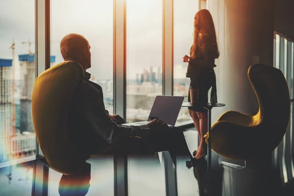 Una reunión de negocios en el último piso — Foto de Stock