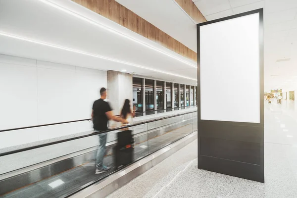 Une Zone Intérieure Arrivée Départ Aéroport Moderne Avec Des Silhouettes — Photo