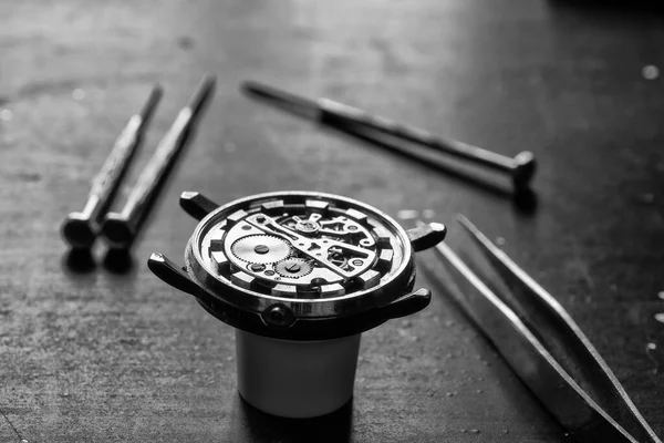 Mechanische Uhrenreparatur Uhrmacher Repariert — Stockfoto