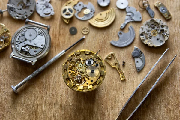Horlogemaker Repareert Het Polshorloge Mechanisch Horloge Close — Stockfoto