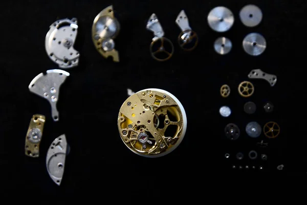 Uhrmacher Repariert Die Mechanischen Uhren Seiner Werkstatt — Stockfoto