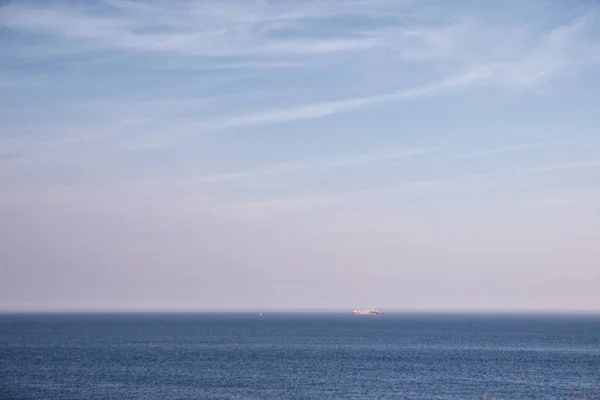 Flera Lastfartyg Havet Himmel — Stockfoto