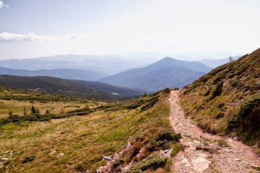 Dağlarda günler, muhteşem manzaralar, atlı yollar.