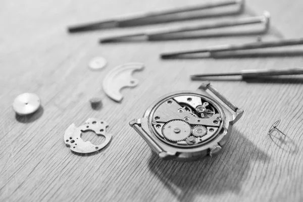 Horlogemaker Repareert Een Vintage Automatisch Horloge — Stockfoto