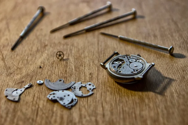 Horlogemaker Repareert Een Vintage Automatisch Horloge — Stockfoto