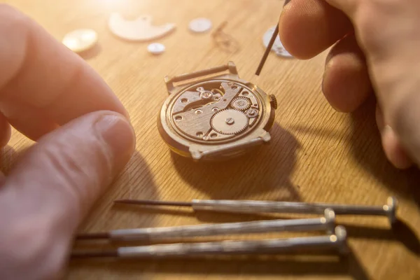 Horlogemaker Repareert Een Vintage Automatisch Horloge — Stockfoto