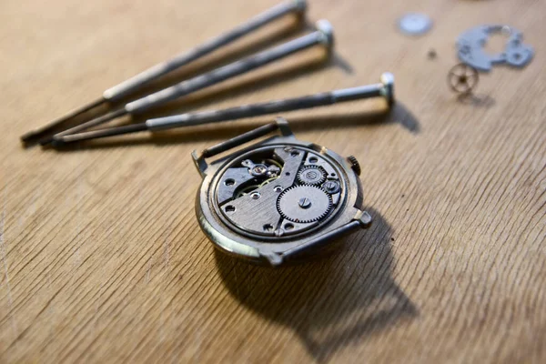 Horlogemaker Repareert Een Vintage Automatisch Horloge — Stockfoto