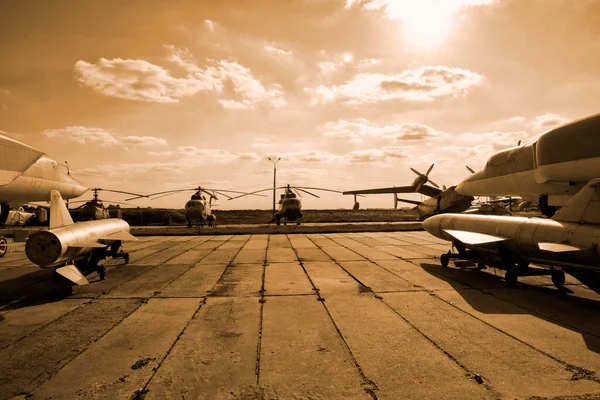 Bir Sürü Uçak Nükleer Bombalı Askeri Havaalanı — Stok fotoğraf