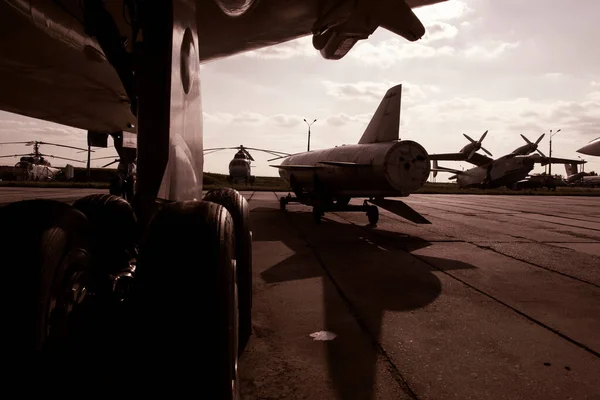 Base Militar Con Muchos Aviones Bombas Nucleares — Foto de Stock